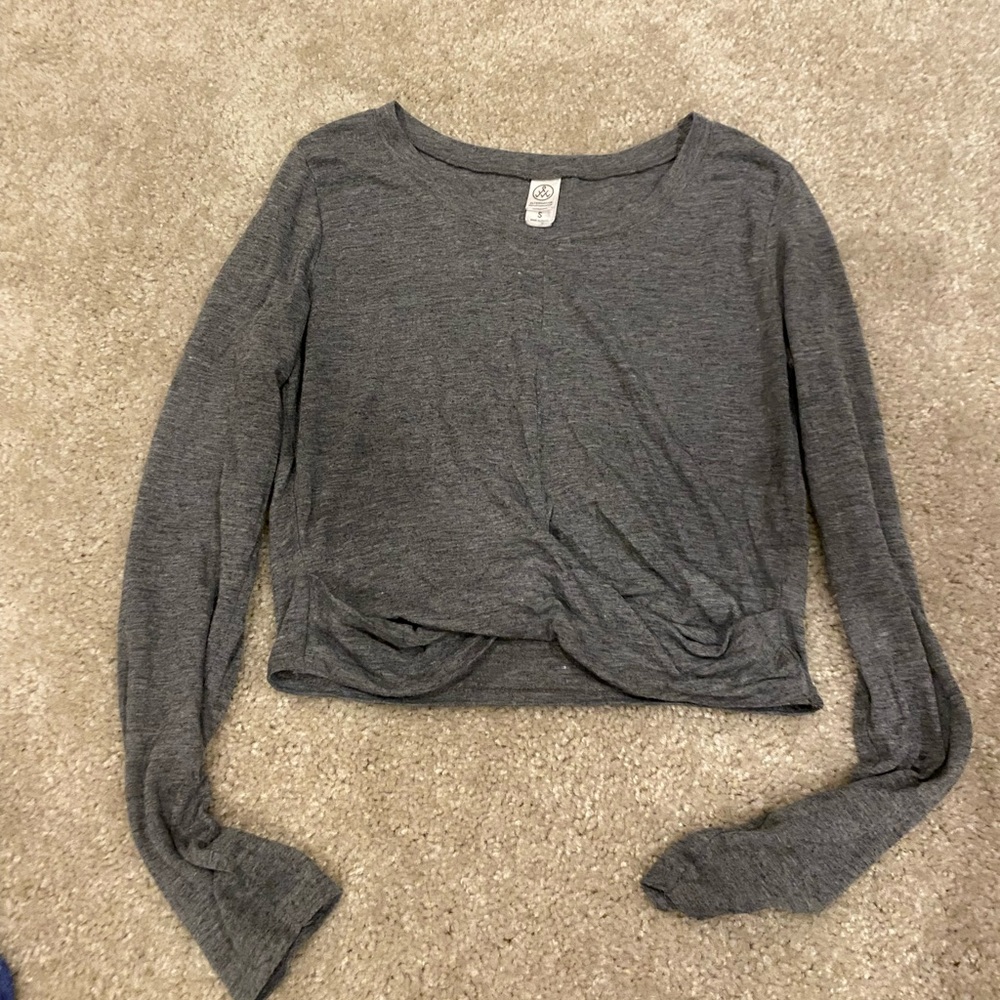 Super cute grey crop top with twist size small